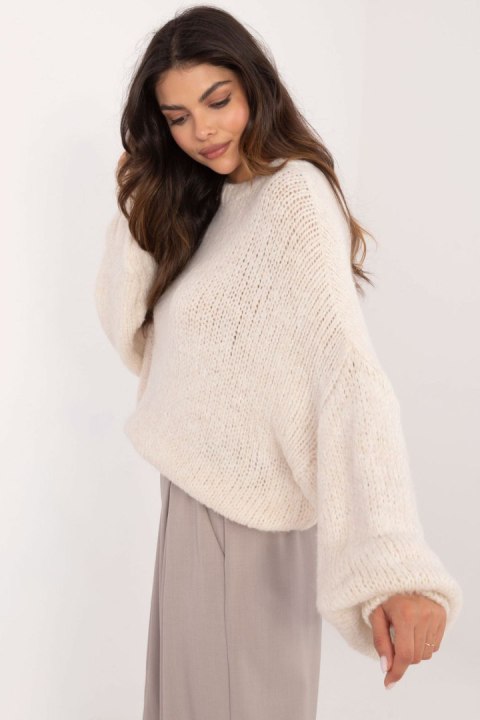 Sweter Damski Model TW-SW-BI-3565.69 Ecru - Och Bella - uniwersalny Sweter Damski Model TW-SW-BI-3565.69 Ecru - Och Bella - uniwersalny