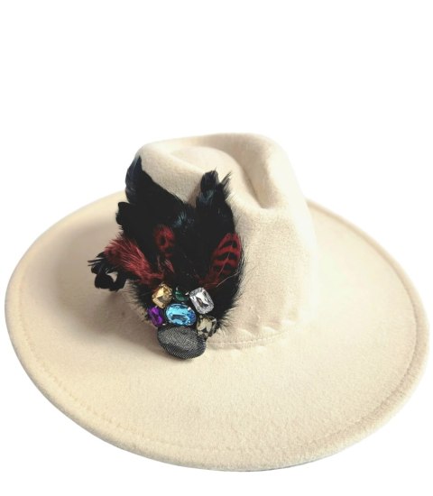 Elegancki damski kapelusz z dużą broszką z piórami i kolorowymi cyrkoniami (Beżowy) Elegancki damski kapelusz z dużą broszką z piórami i kolorowymi cyrkoniami (Beżowy)